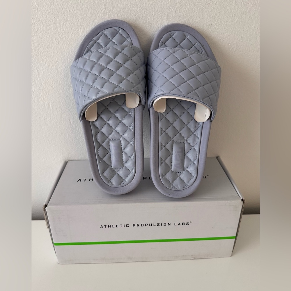 💲SALE 💲APL Women's Lusso Slide Size 5 NEW